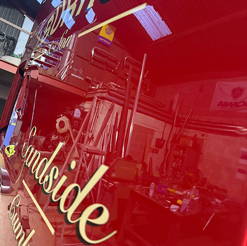 Acrythane 4G makes refurbished scania shine